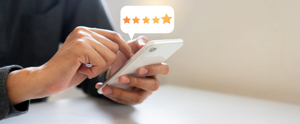 woman reviewing 5 stars with a mobile phone